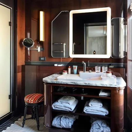 Les Bains Parigi
